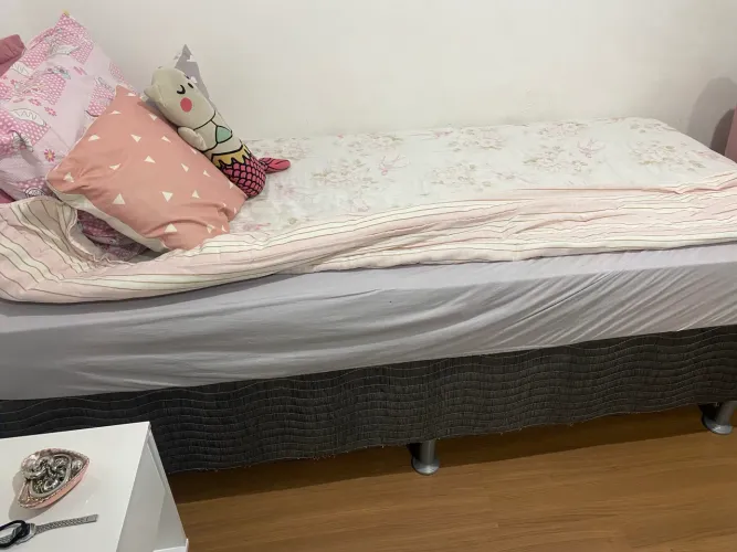 Vendo base cama box solteiro