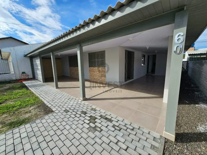 Casa de Alvenaria Mobiliada a 250m do Mar Reformada e Pronta para Morar em Balneário Arro