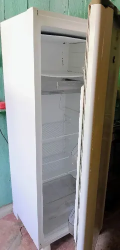 Geladeira Esmaltec bem conservada