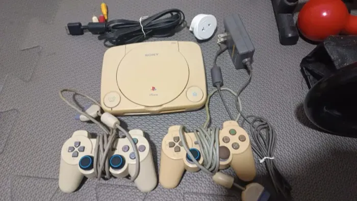 PlayStation PS One Original + 2 Controles Originais + Fonte Original (Para Peças/Reparo)
