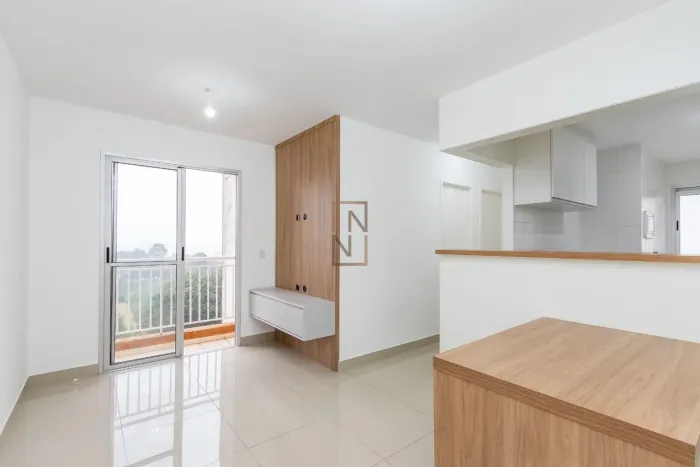 Apartamento semi-mobiliado localizado no Pinheirinho