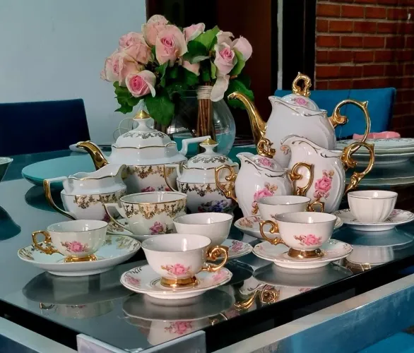 xícaras de café e chá jogo de porcelana floral filetes ouro