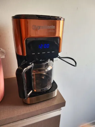 Cafeteira elétrica com tempo programável