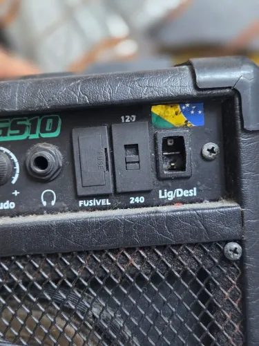 Caixa de Som para Guitarra Moug Usada
