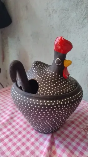Galinha dangola em barro (grande)