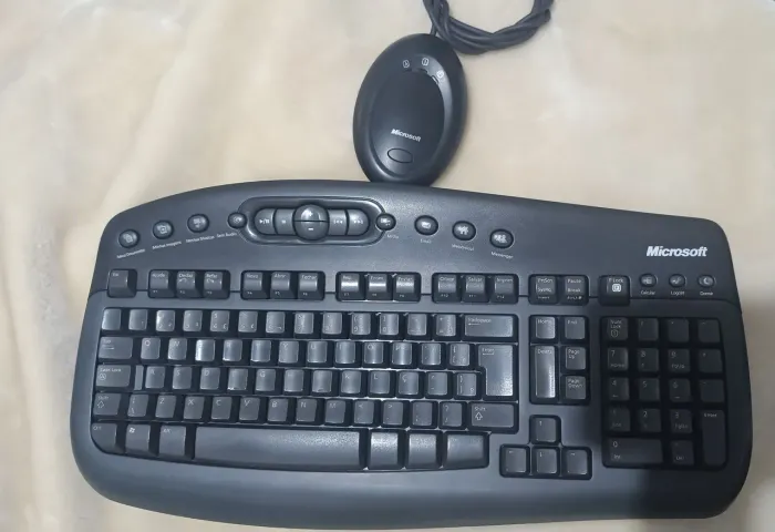 Teclado Retrô Microsoft Wireless - Anos 2000 (RELÍQUIA)