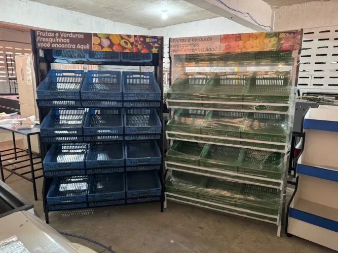 Fruteiras para seu comércio, com iluminação, espelho e caixas 