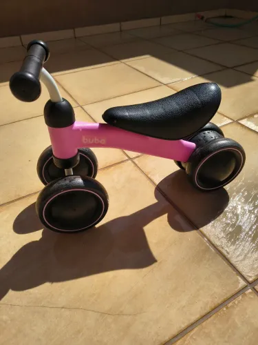 Bicicleta Equilíbrio Infantil Sem Pedal 4 Rodas Buba cor rosa