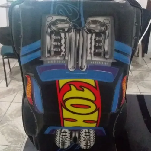 mochila de rodinha tema hot wheels 300 reais 