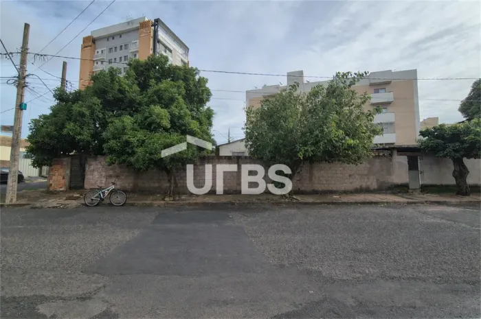 Terreno com 526m² à venda no bairro Santa Mônica