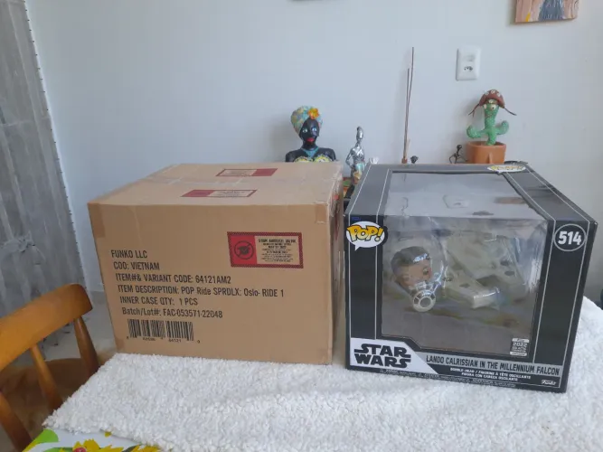 Funko Pop Deluxe star wars falcon Millenium Lando novo lacrado original .