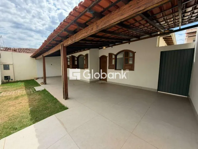 Casa 3 quartos para aluguel Morada do Parque 130m² Montes Claros MG