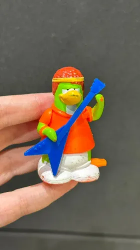Club Penguin Miniatura Guitarrista TOPCAU 2014