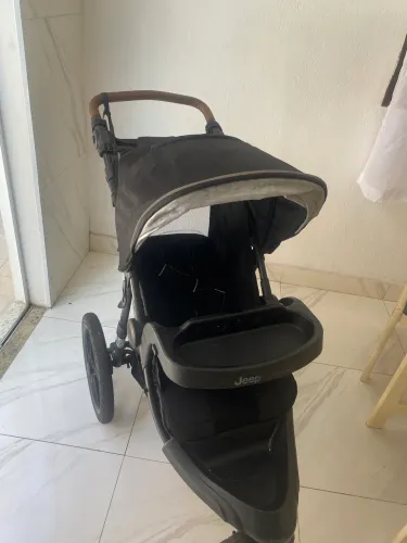 Carrinho de Bebê Jeep 3 Rodas