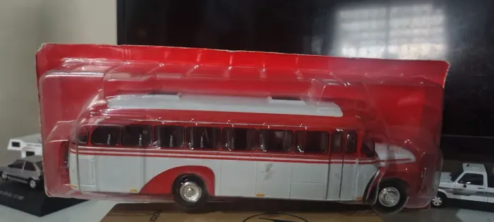 Miniaturas de ônibus escalas 1/43