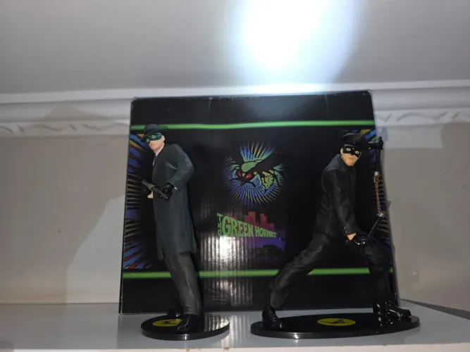 Besouro verde (2 figuras )