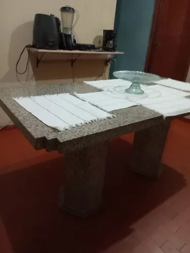 MESA TODA DE MARMORE 4 LUGARES.. 1.75× 75