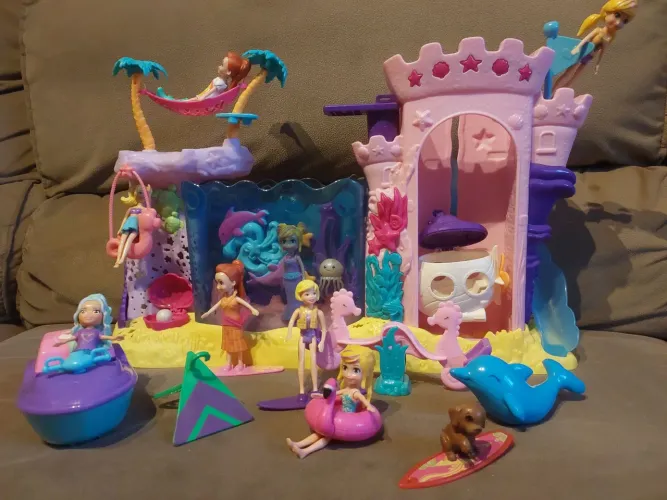 O Mundo da Sereia da Polly Pocket e varias bonecas e acessórios extras!