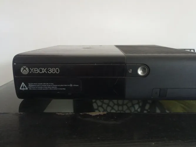 Xbox 360 super slim + Kinect + 3 controles + 5 jogos + 2 fontes (leia a descrição)