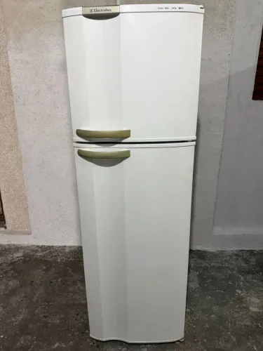 Geladeira Electrolux frost free 260 litros