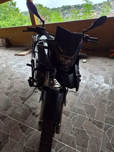 Vendo xr-e 2021 no meu nome vistoriada 2026 pneu novos pirelli