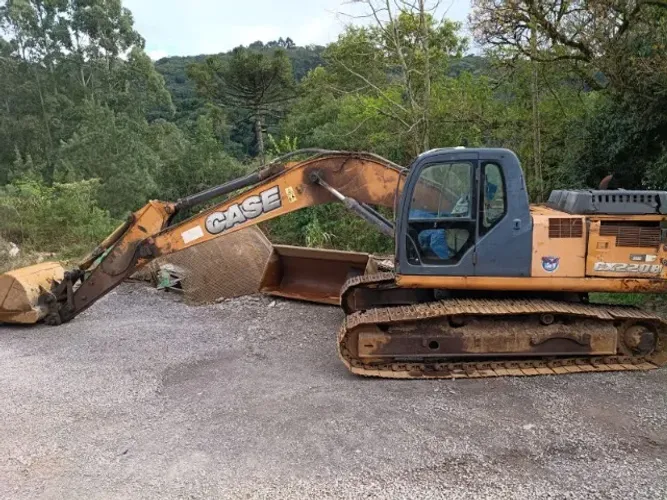 Escavadeira case cx220b 2012