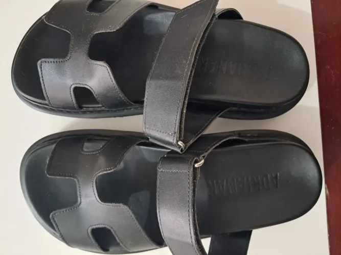 Calçado preto feminino