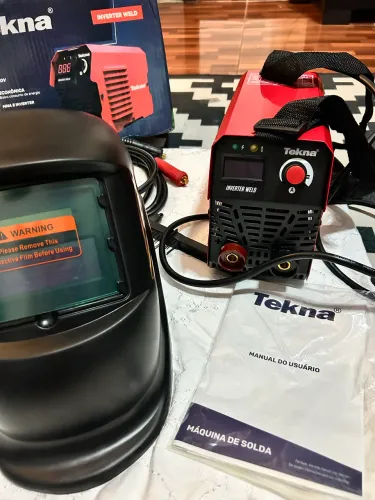 Máquina de solda Soldadora Tekna TW135ICM-MMA - vermelho/preto