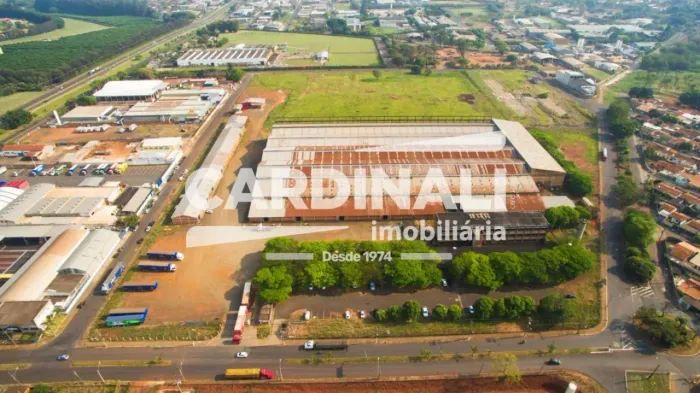 Galpão com 200 mts², com possibilidade de agregar mais espaço e localização estratégica.