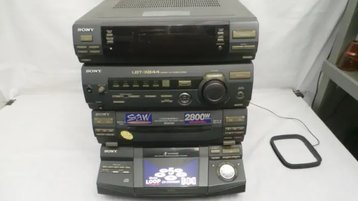 SOM SONY LBT-XB44 SEM AS CAIXAS DE SOM PRECISANDO REPAROS!!