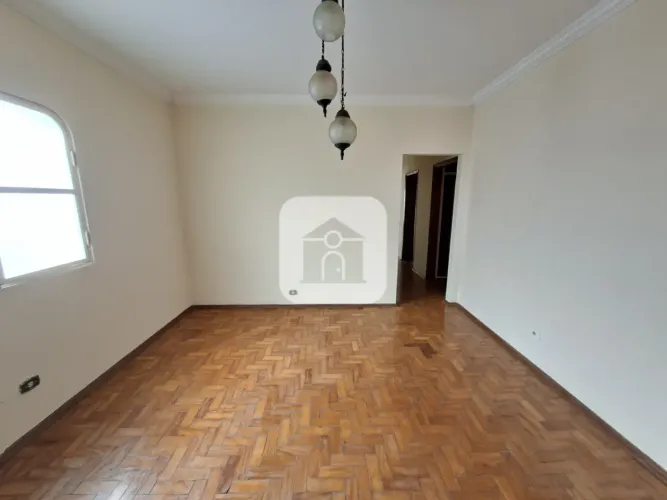 Casa estilo sobrado para locação no bairro Cazeca.