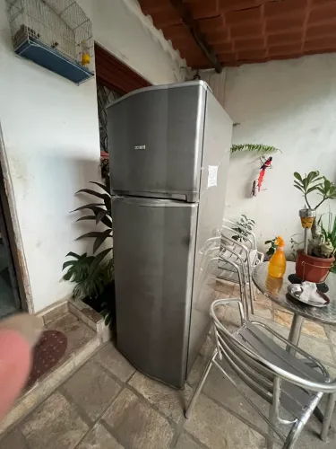 Geladeira Consul Tripolar CRM33 263L Duplex Frost Free 220V - Funcionando