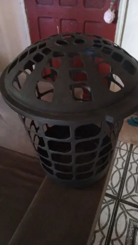 Vendo esse cesto de roupa b //  Valor 30 reais // Retirada no zumbi 1 