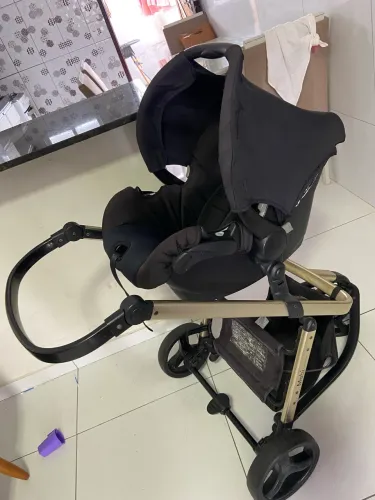 Vendo carrinho Moisés e bebê conforto com base