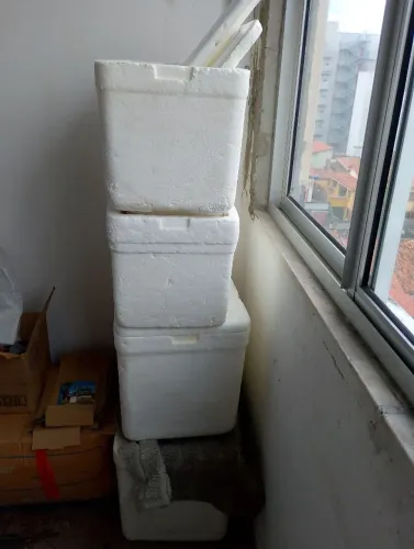 5 caixas de isopor usadas de 80 e 60 litros