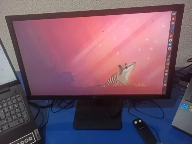 Monitor LG 21.5" - Estado de Novo (Pouco +1 ano de uso)
