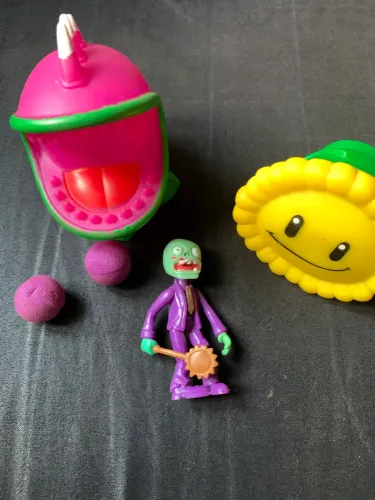 Brinquedo Plantas vs zumbis