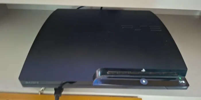 ps3 desbloqueado com poucos anos de uso, acesso a 10 mil jogos+kit move controller