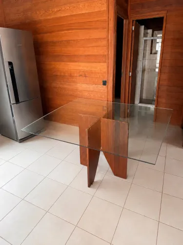 Mesa de Jantar 1,40 x 1,40 com Tampo de Vidro - Sem Cadeiras - R$ 250