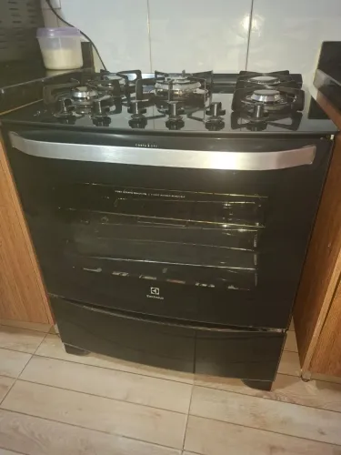 VENDO FOGÃO ELETROLUX 5 BOCAS SEMI-NOVO 900,00