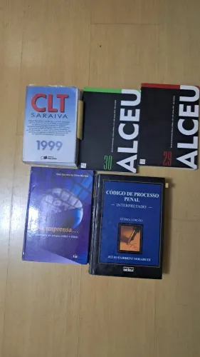 6 livros de direito vários títulos em dinheiro