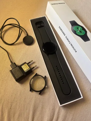 Smartwatch SAMSUNG Galaxy Watch 4 (40mm - Preto)