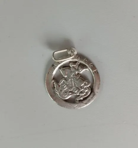 Medalha de São Jorge, feita de prata