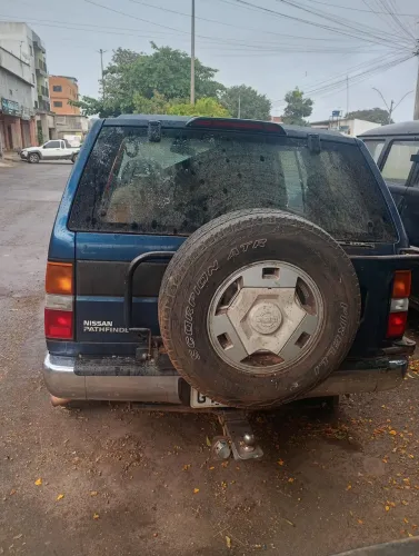 Nissan Pathfinder XE 4X4 1994