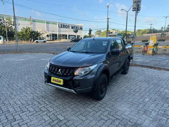 Mitsubishi L200 Triton Sport GLX 2.4 CD Diesel Mec. 2020