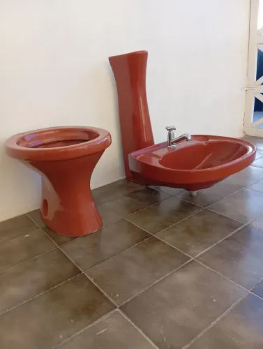 Vaso sanitário mais pia com torneira