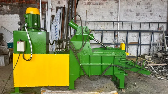 Prensa Jacaré para reciclagem 