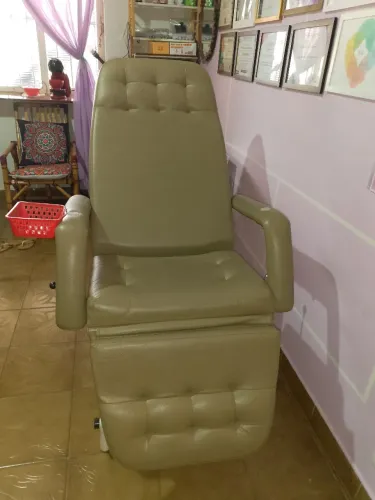Poltrona de estética e clínica reclinável 3 níveis em perfeito estado de conservação.