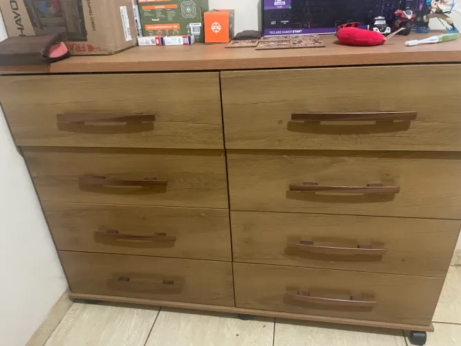 Cômoda 8 Gavetas com Rodinha