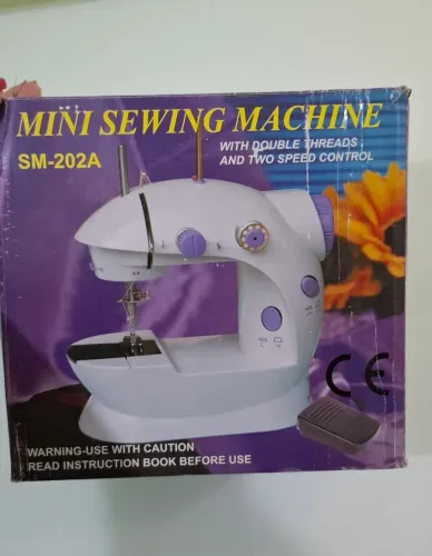 Mini máquina de costura portátil